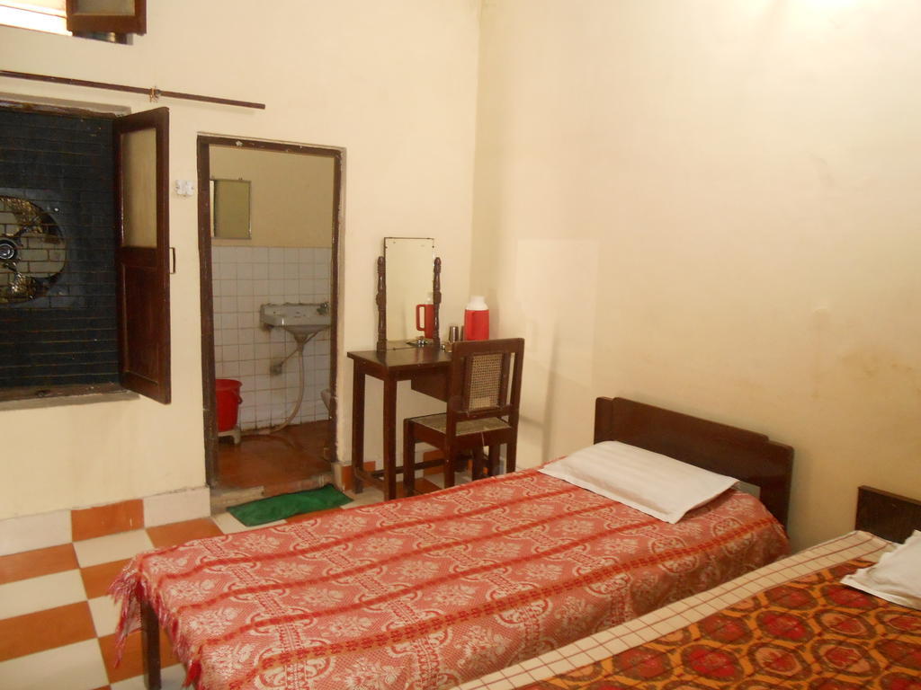 Gaurav Guest House Mathura Ngoại thất bức ảnh