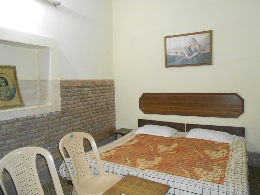 Gaurav Guest House Mathura Phòng bức ảnh
