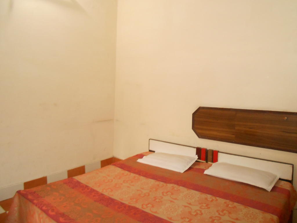 Gaurav Guest House Mathura Phòng bức ảnh