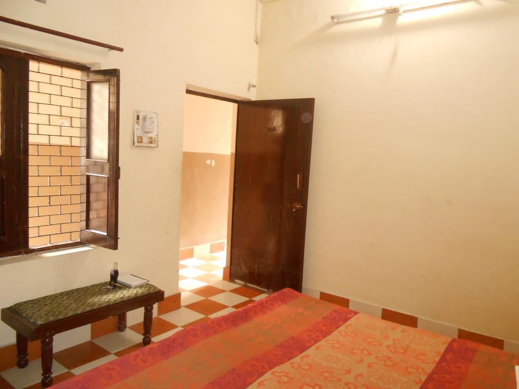 Gaurav Guest House Mathura Phòng bức ảnh